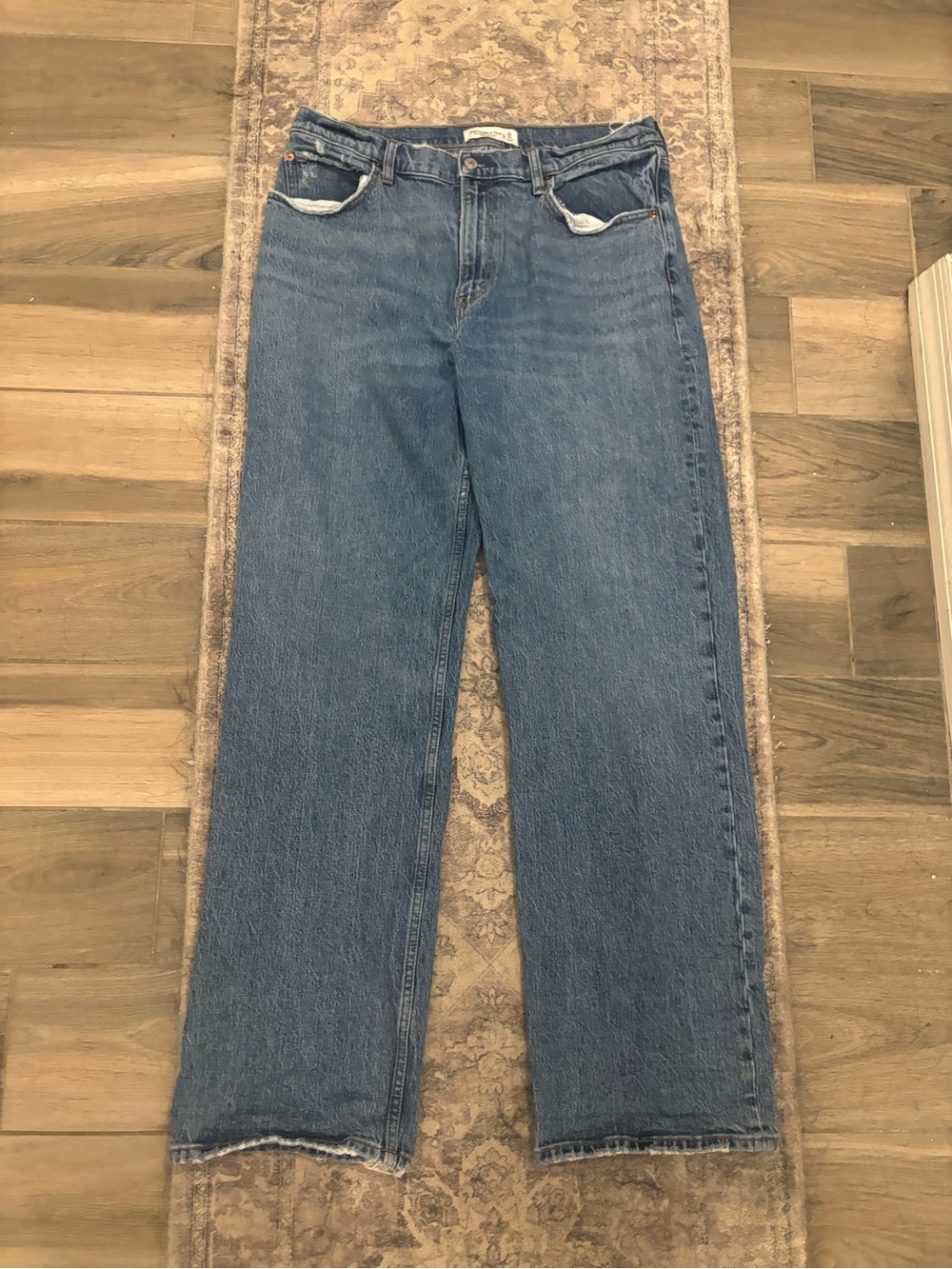 Abercrombie & Fitch The ‘90s Relaxed Jean High Rise 14 R / 32 R
